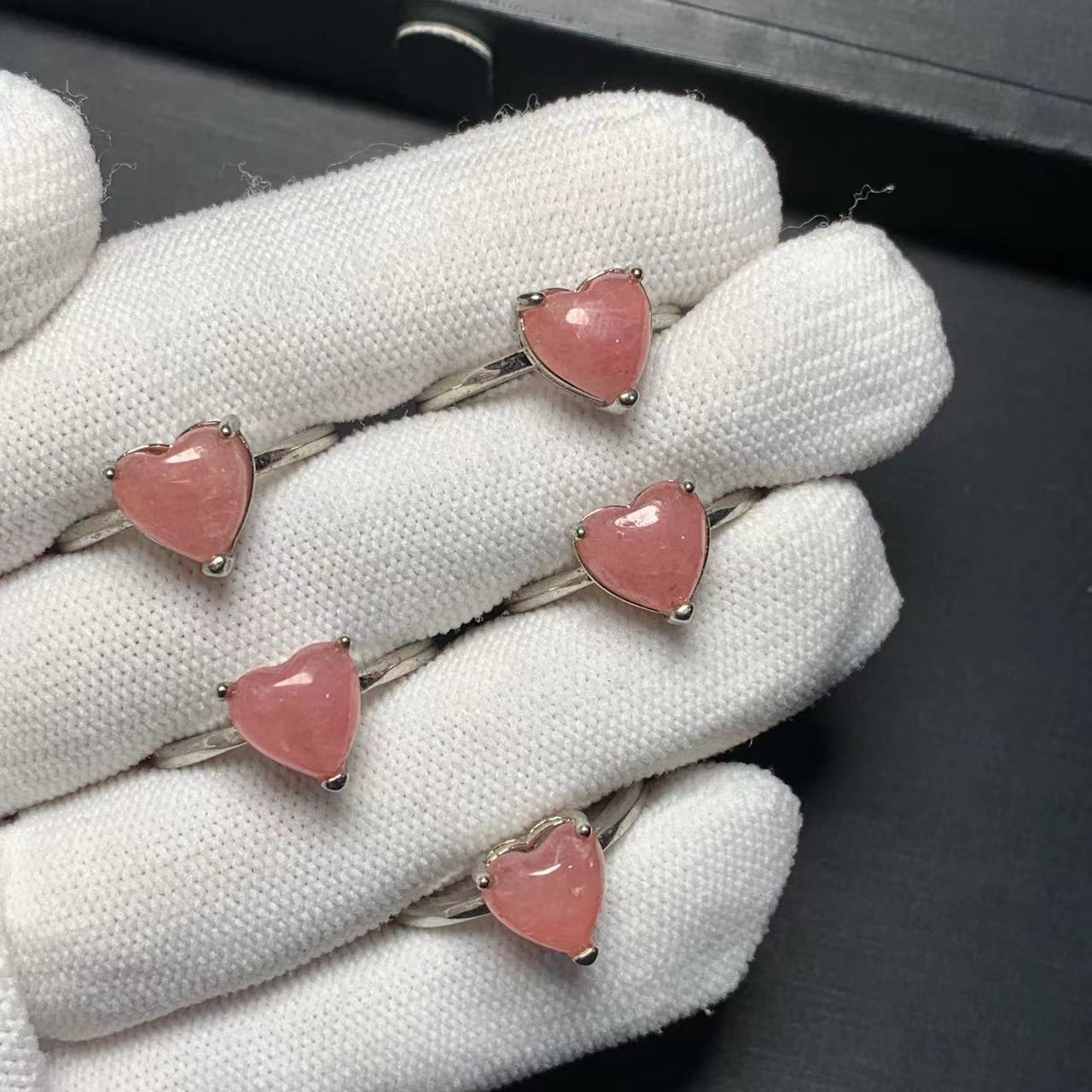 Body Jewelry High Quality - Pierścionek z naturalnym rodochrozyтом w kształcie