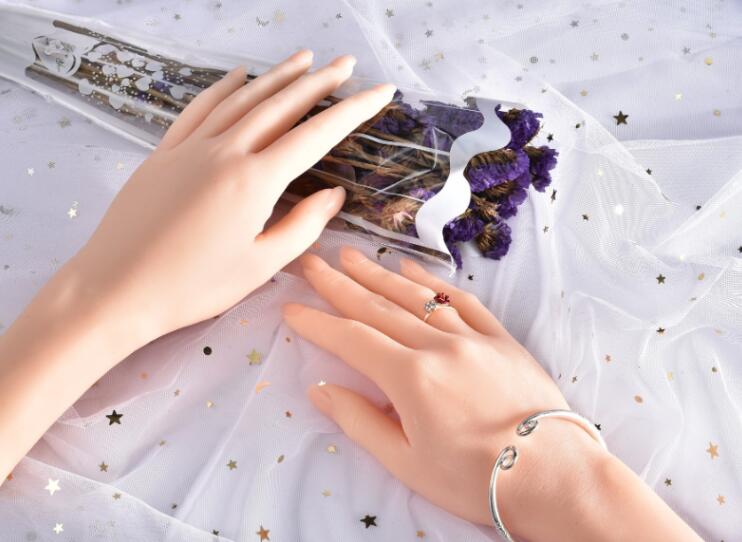 2025 prawdziwy żeński manekin  – Body Jewelry Plus recenzja i cena