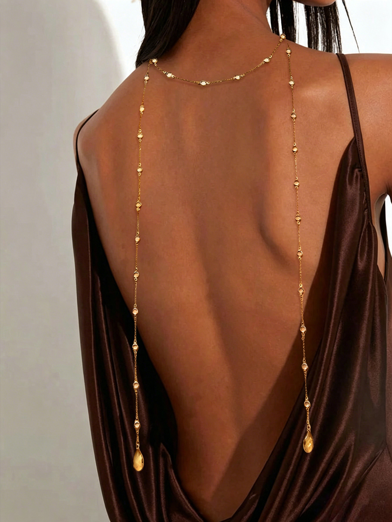 Pozłacany okrągły naszyjnik z  – Body Jewelry High End recenzja i cena