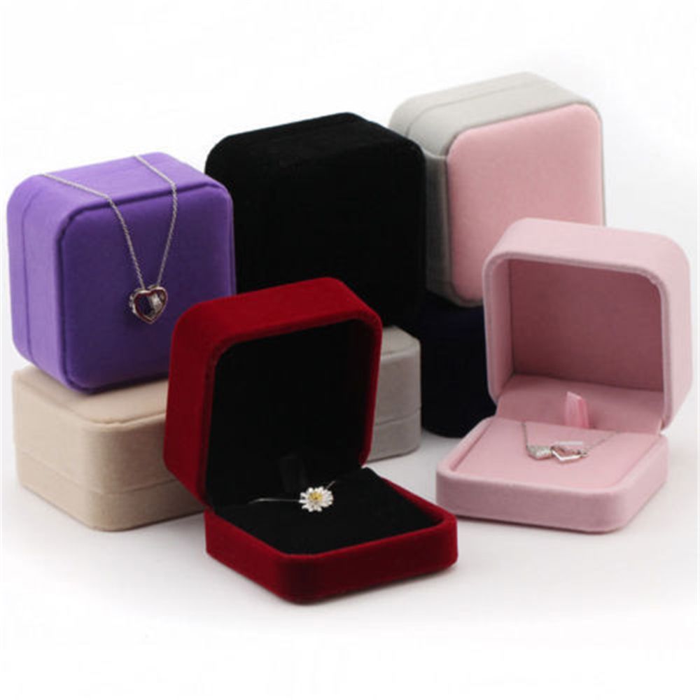 Kwadratowe Czerwone Aksamitne  – Body Jewelry Display recenzja i cena