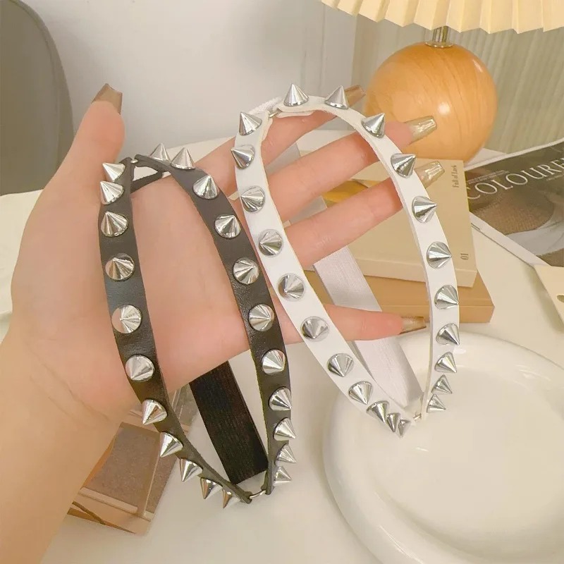 Podwójny pasek na udo z kolcam – Body Jewelry Online recenzja i cena