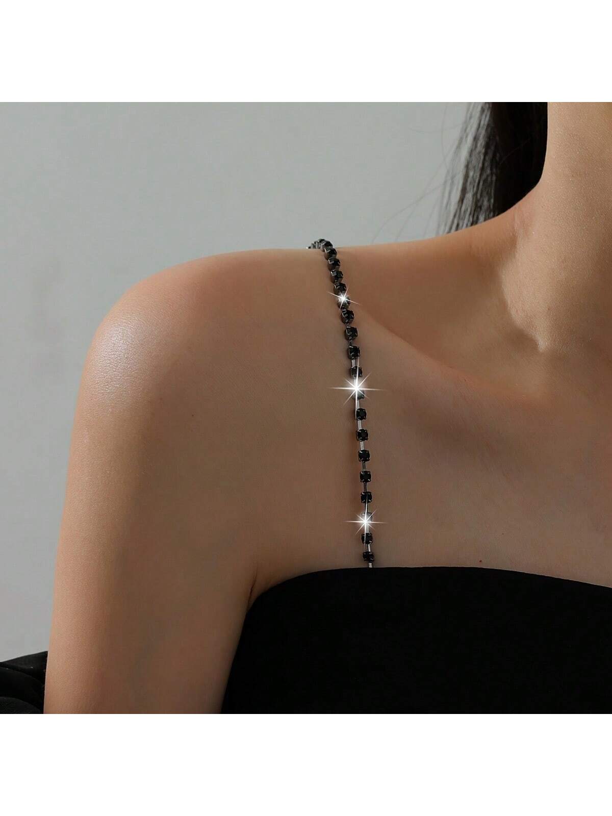 Eleganckie regulowane ramiączk – Body Jewelry Dress recenzja i cena