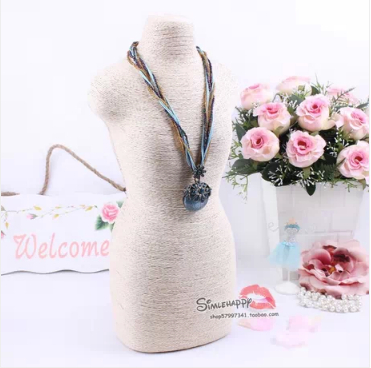 Modna biała biżuteria Bust Man – Body Jewelry Plus recenzja i cena